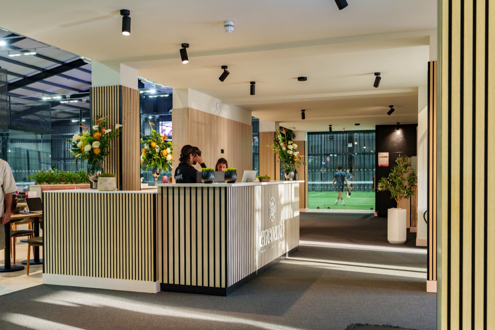 Courts, kitchen and lounge under one roof at Encourt